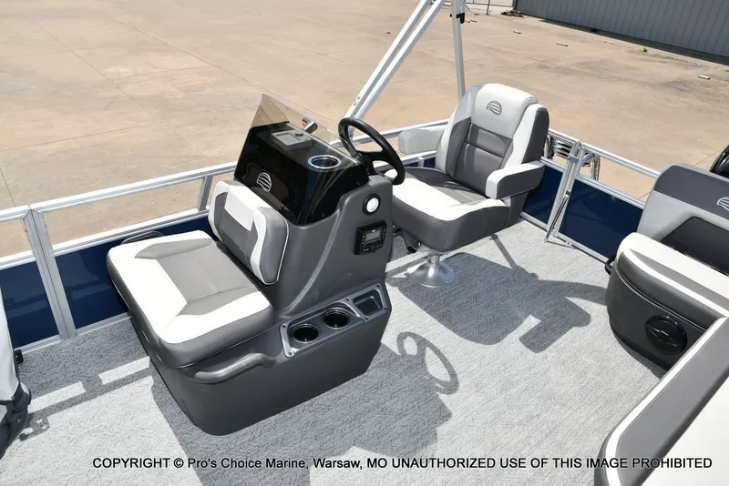 Slide: The Image of Sun Tracker Bass Buggy 16 XL Select 2026 - 33