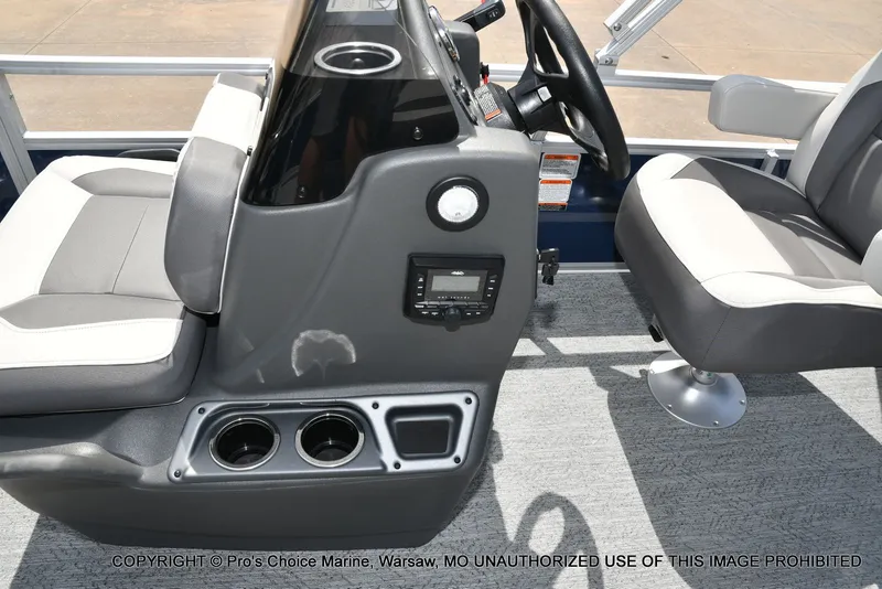 Slide: The Image of Sun Tracker Bass Buggy 16 XL Select 2026 - 38