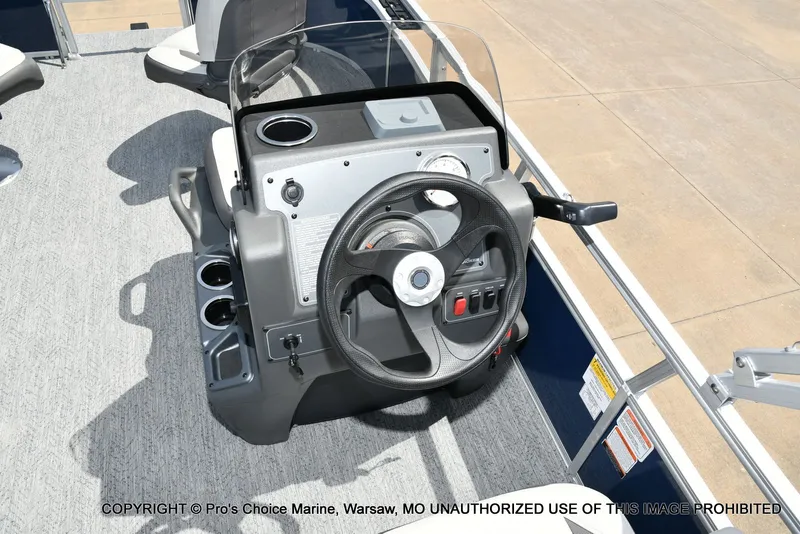 Slide: The Image of Sun Tracker Bass Buggy 16 XL Select 2026 - 42
