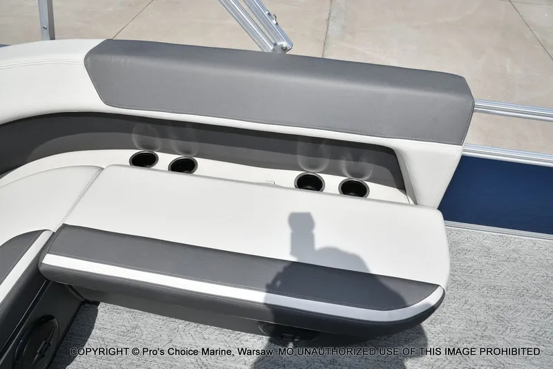 Slide: The Image of Sun Tracker Bass Buggy 16 XL Select 2026 - 45