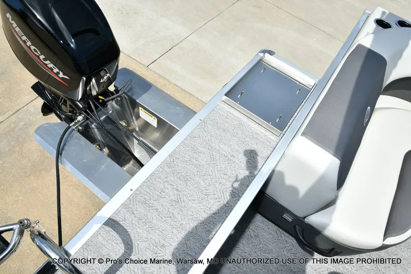 Slide: The Image of Sun Tracker Bass Buggy 16 XL Select 2026 - 53