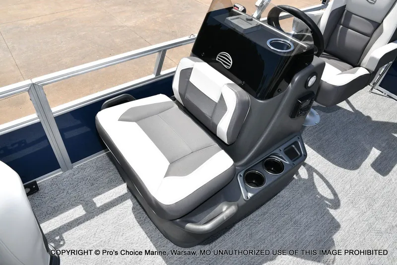 Slide: The Image of Sun Tracker Bass Buggy 16 XL Select 2026 - 8