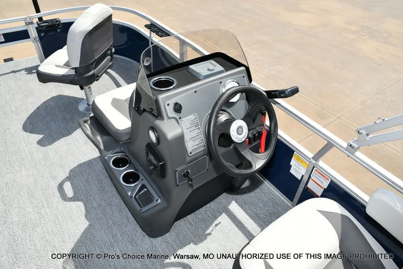 Slide: The Image of Sun Tracker Bass Buggy 16 XL Select 2026 - 9