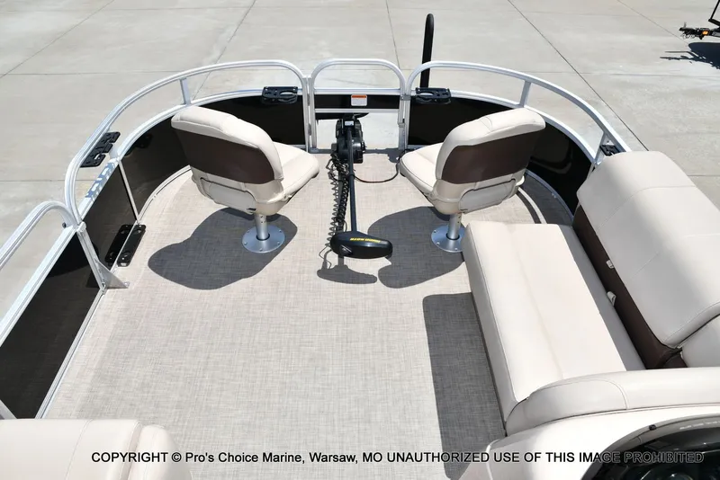 Slide: The Image of Sun Tracker Fishin' Barge 20 DLX 2019 - 11