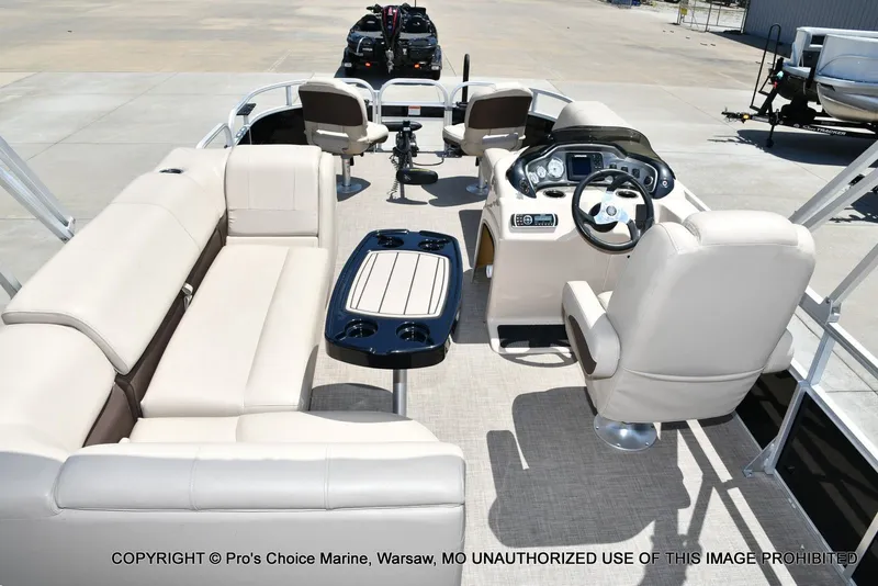 Slide: The Image of Sun Tracker Fishin' Barge 20 DLX 2019 - 12