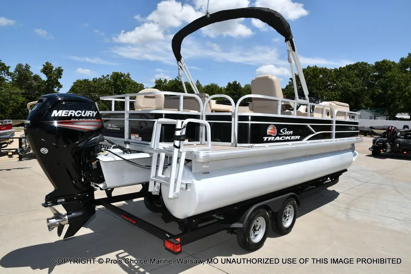 Slide: The Image of Sun Tracker Fishin' Barge 20 DLX 2019 - 13