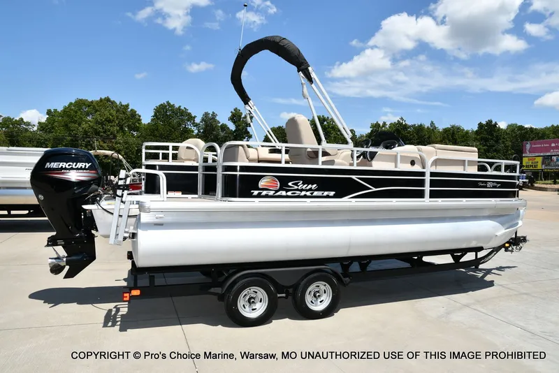 Slide: The Image of Sun Tracker Fishin' Barge 20 DLX 2019 - 14