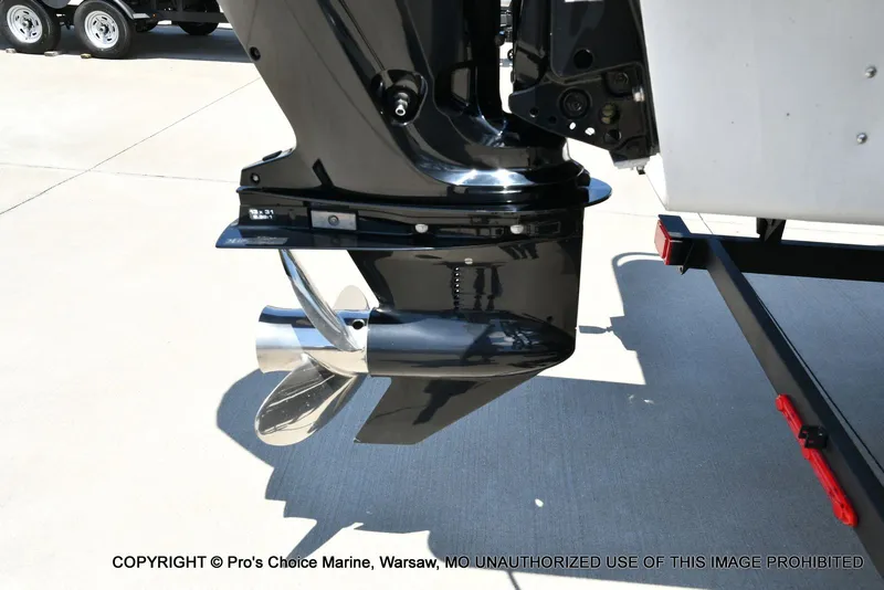 Slide: The Image of Sun Tracker Fishin' Barge 20 DLX 2019 - 16