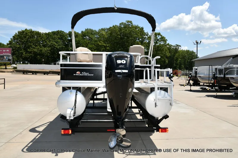 Slide: The Image of Sun Tracker Fishin' Barge 20 DLX 2019 - 19