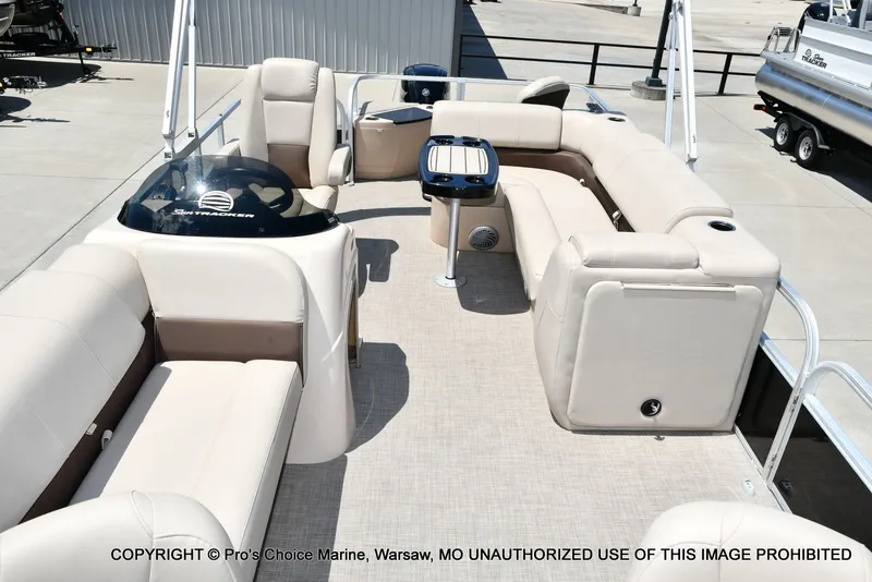 Slide: The Image of Sun Tracker Fishin' Barge 20 DLX 2019 - 27