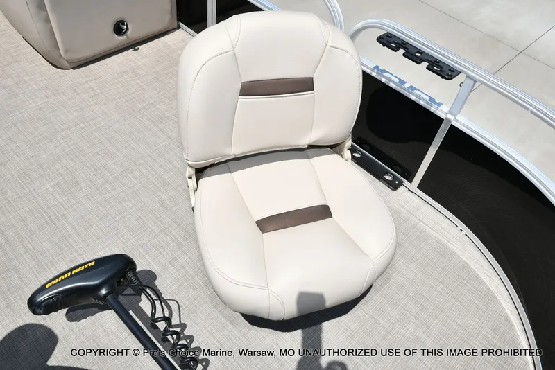 Slide: The Image of Sun Tracker Fishin' Barge 20 DLX 2019 - 29