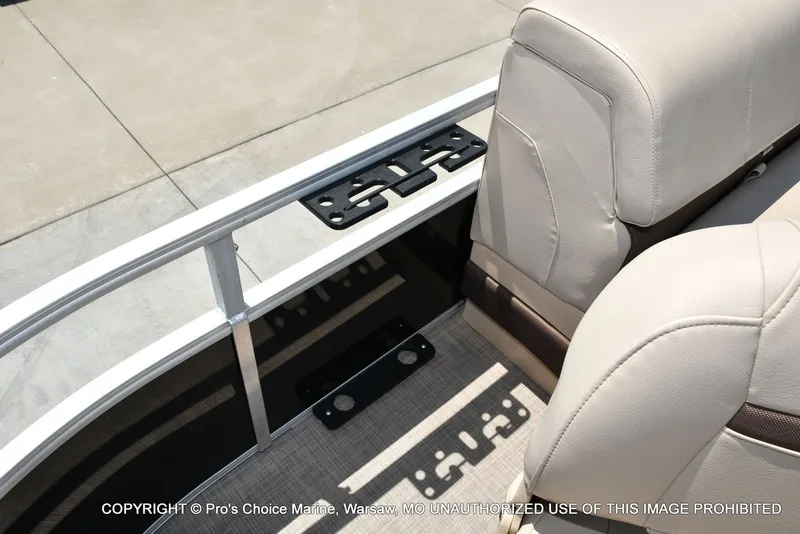 Slide: The Image of Sun Tracker Fishin' Barge 20 DLX 2019 - 33