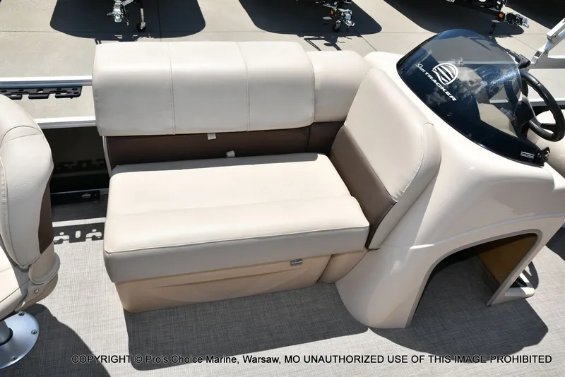 Slide: The Image of Sun Tracker Fishin' Barge 20 DLX 2019 - 36