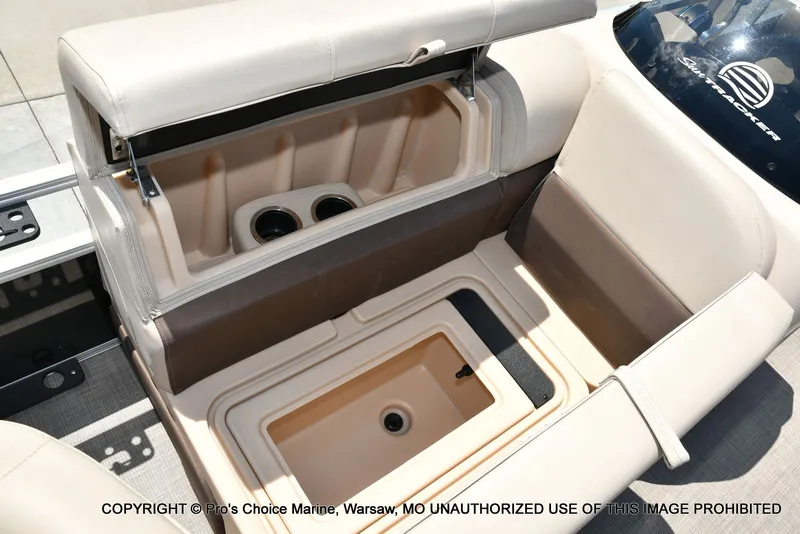 Slide: The Image of Sun Tracker Fishin' Barge 20 DLX 2019 - 37