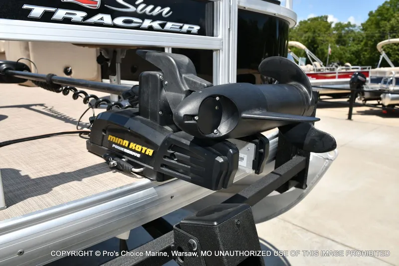Slide: The Image of Sun Tracker Fishin' Barge 20 DLX 2019 - 4