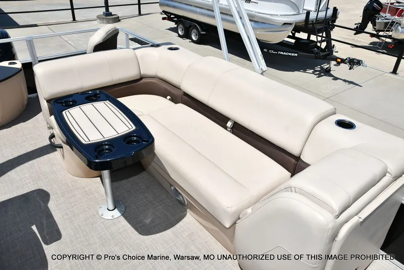 Slide: The Image of Sun Tracker Fishin' Barge 20 DLX 2019 - 40