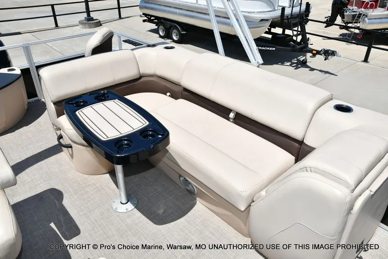 Slide: The Image of Sun Tracker Fishin' Barge 20 DLX 2019 - 41