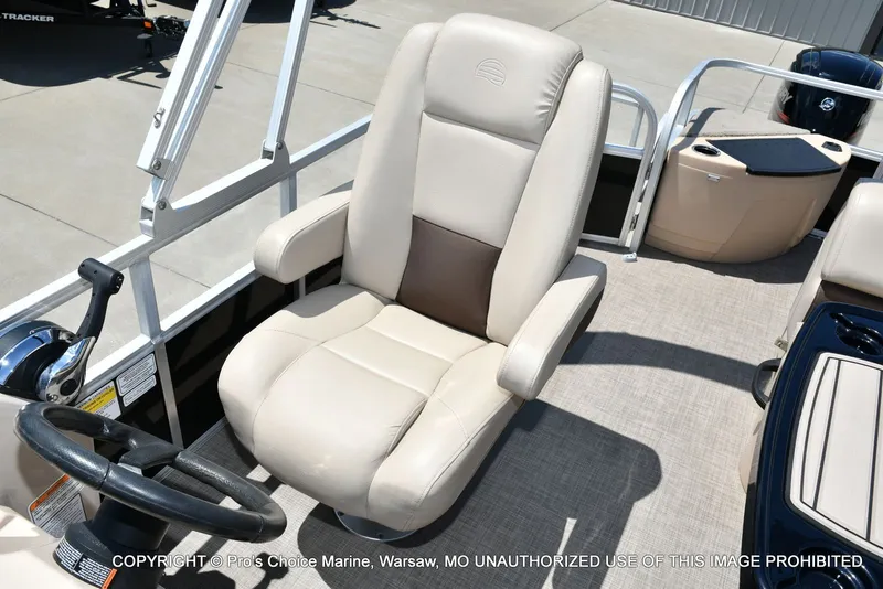 Slide: The Image of Sun Tracker Fishin' Barge 20 DLX 2019 - 44