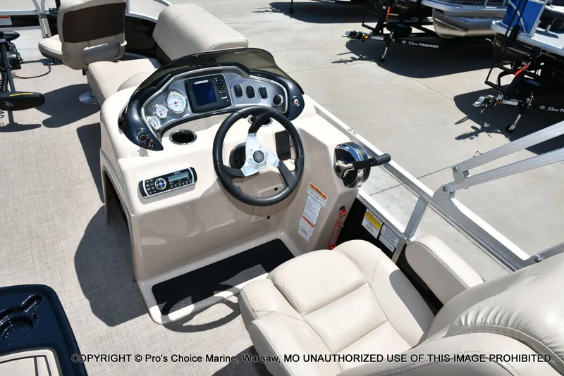 Slide: The Image of Sun Tracker Fishin' Barge 20 DLX 2019 - 46