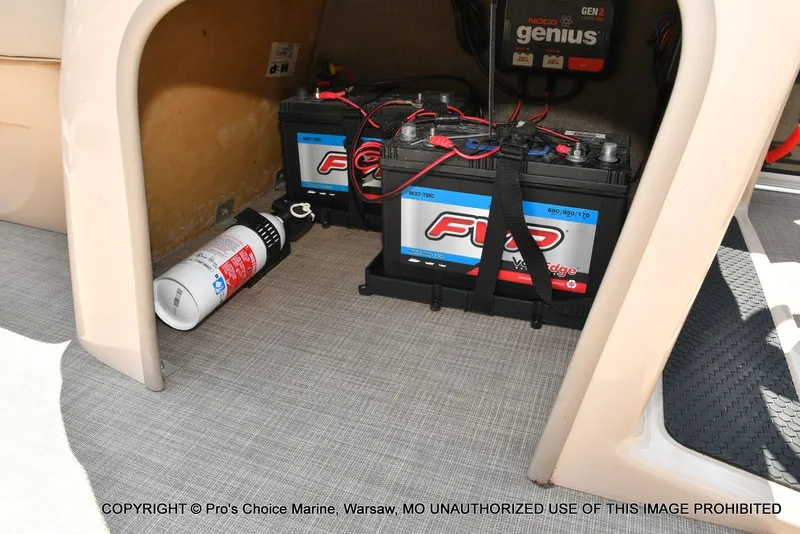 Slide: The Image of Sun Tracker Fishin' Barge 20 DLX 2019 - 49