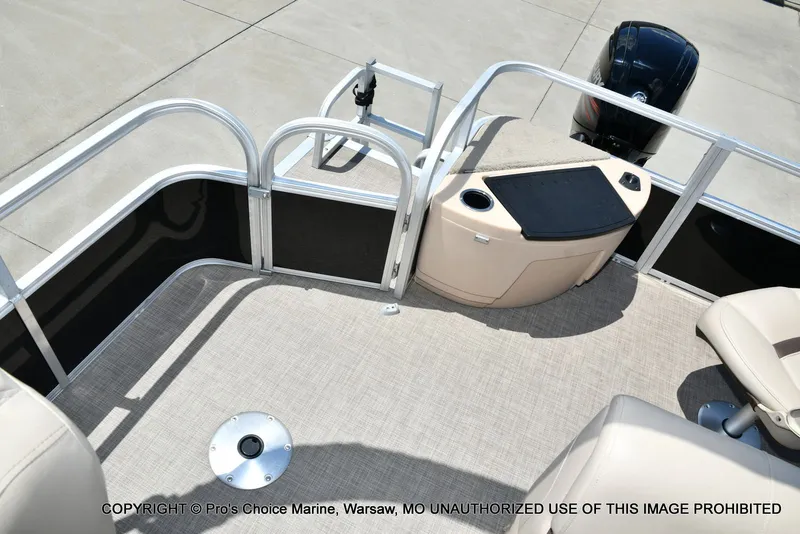 Slide: The Image of Sun Tracker Fishin' Barge 20 DLX 2019 - 50