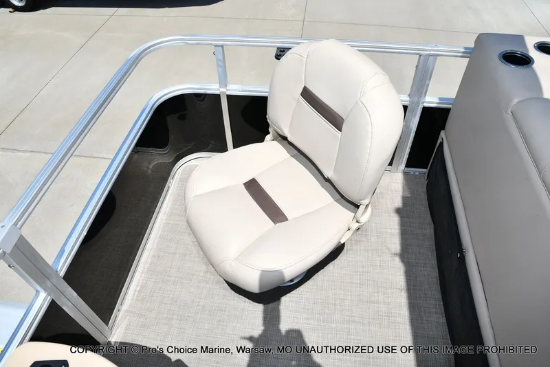 Slide: The Image of Sun Tracker Fishin' Barge 20 DLX 2019 - 53