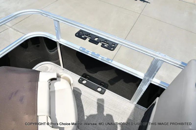 Slide: The Image of Sun Tracker Fishin' Barge 20 DLX 2019 - 54