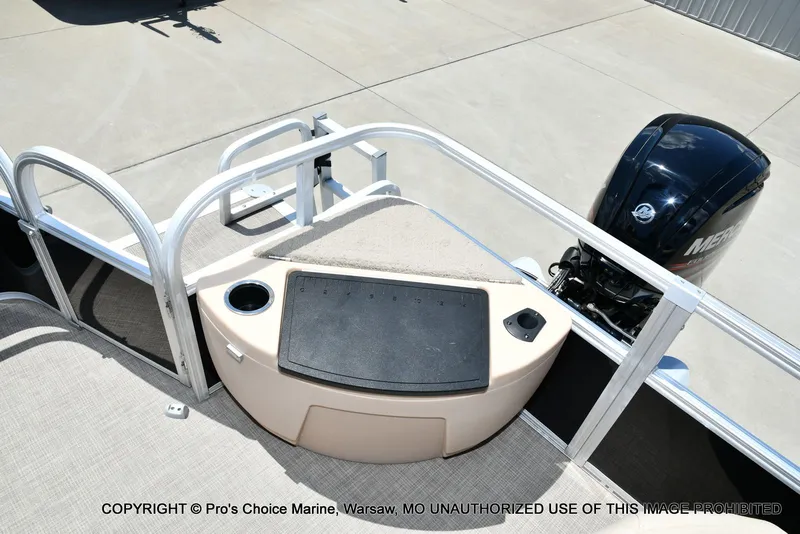 Slide: The Image of Sun Tracker Fishin' Barge 20 DLX 2019 - 55