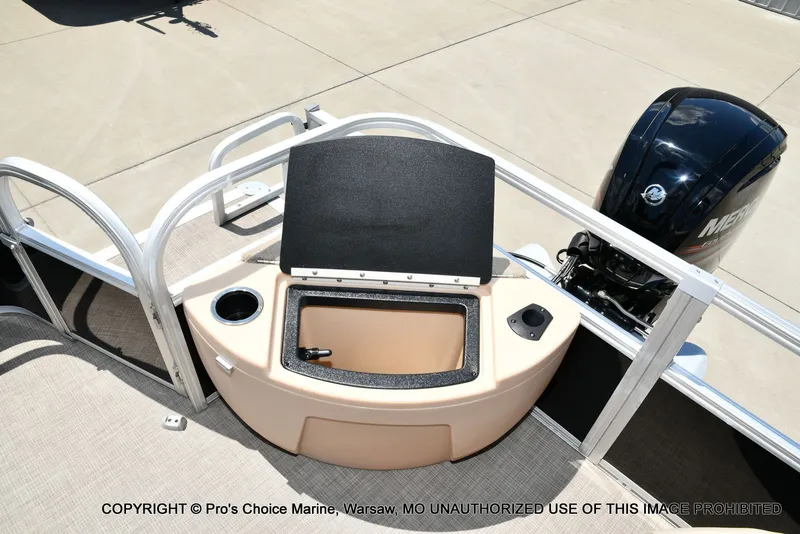 Slide: The Image of Sun Tracker Fishin' Barge 20 DLX 2019 - 56