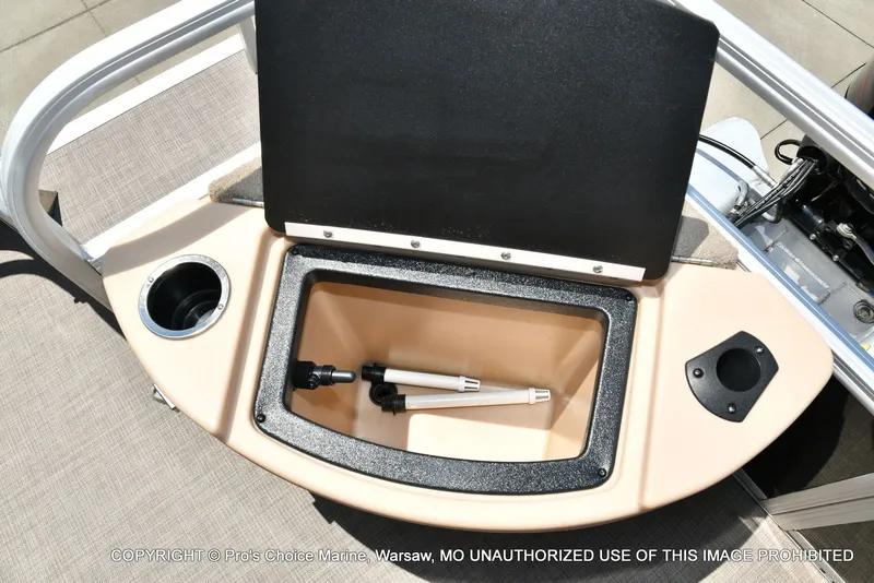 Slide: The Image of Sun Tracker Fishin' Barge 20 DLX 2019 - 57