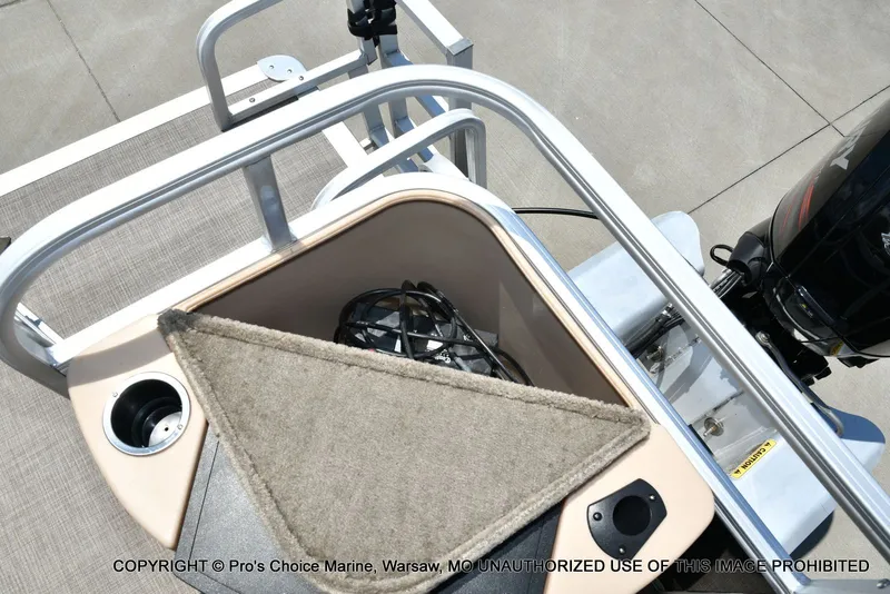 Slide: The Image of Sun Tracker Fishin' Barge 20 DLX 2019 - 58