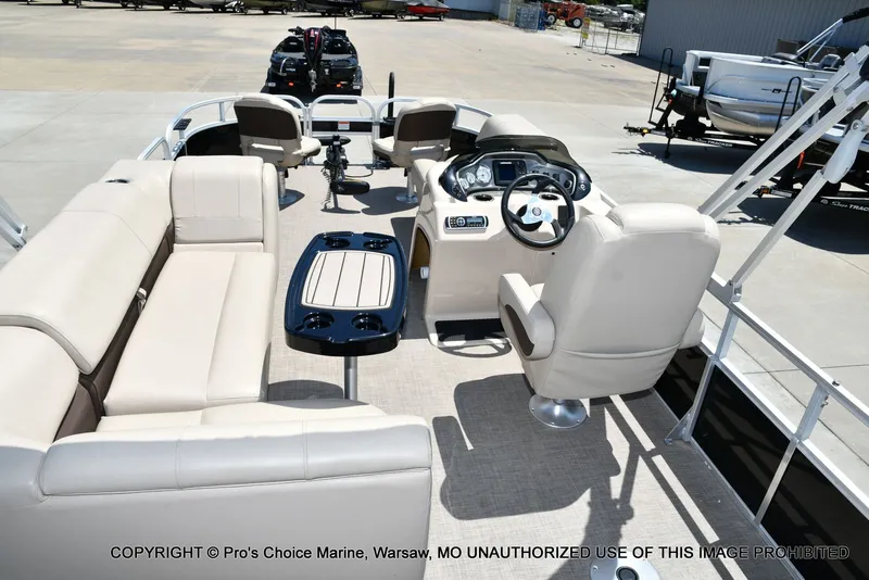 Slide: The Image of Sun Tracker Fishin' Barge 20 DLX 2019 - 59