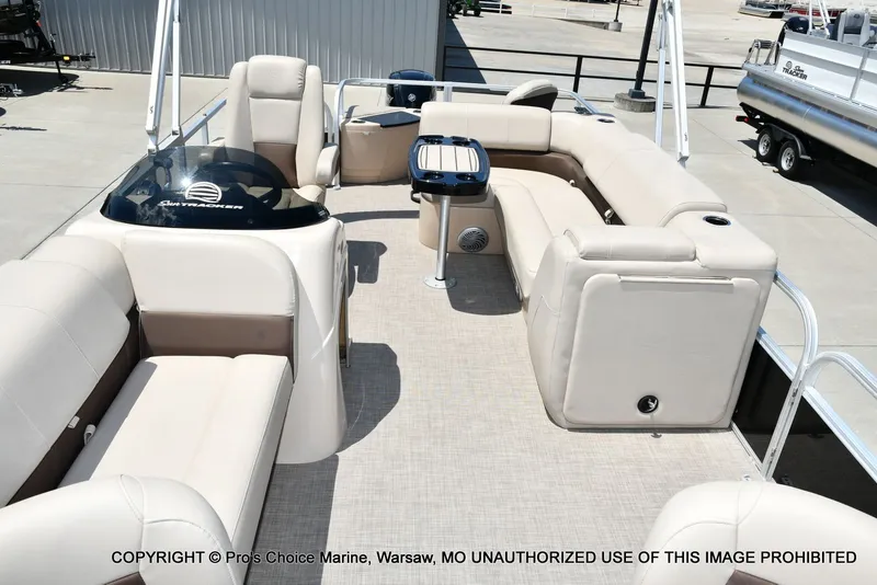 Slide: The Image of Sun Tracker Fishin' Barge 20 DLX 2019 - 6