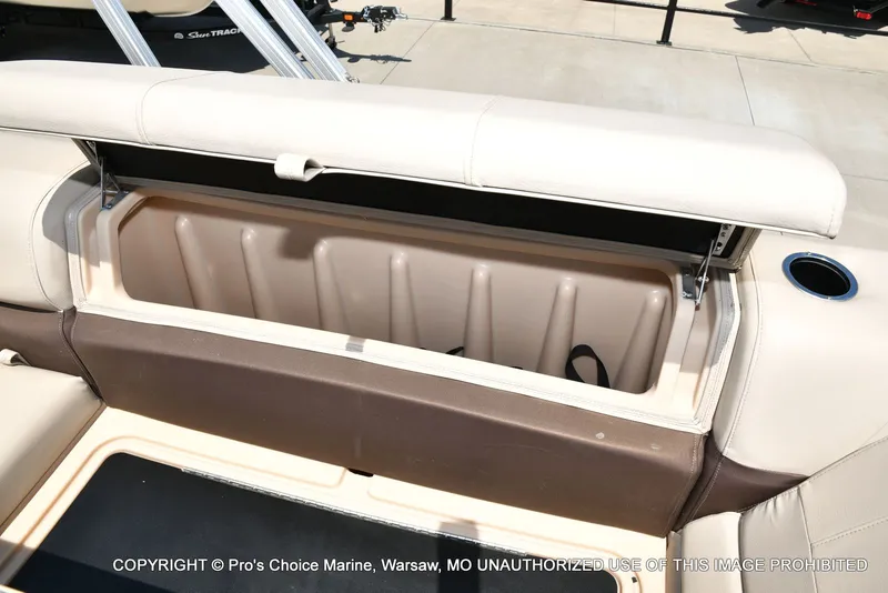 Slide: The Image of Sun Tracker Fishin' Barge 20 DLX 2019 - 65