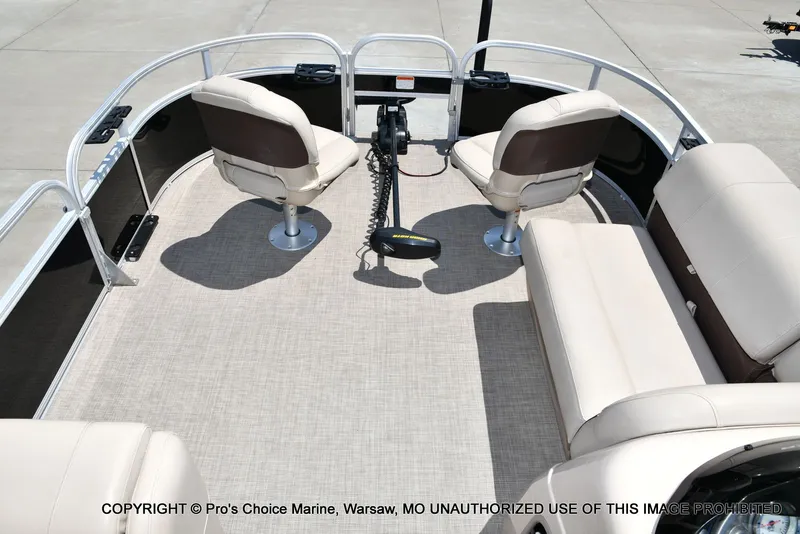 Slide: The Image of Sun Tracker Fishin' Barge 20 DLX 2019 - 68