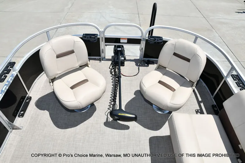 Slide: The Image of Sun Tracker Fishin' Barge 20 DLX 2019 - 69