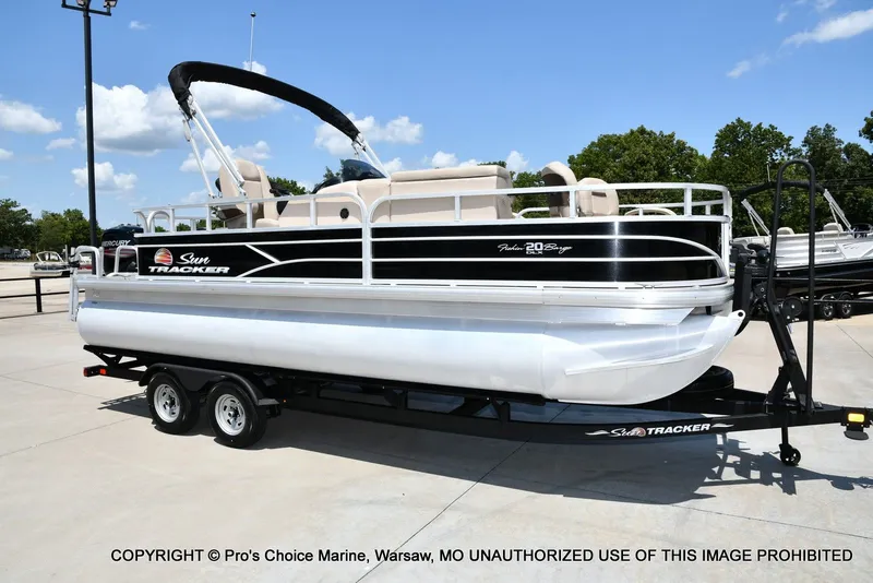Slide: The Image of Sun Tracker Fishin' Barge 20 DLX 2019 - 70