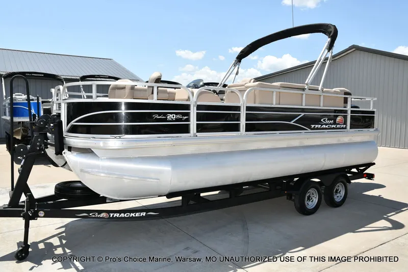 Slide: The Image of Sun Tracker Fishin' Barge 20 DLX 2019 - 75