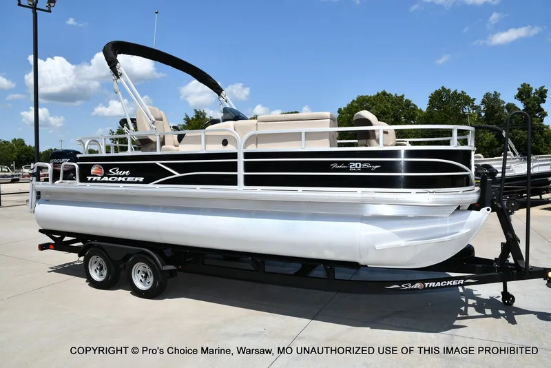 Slide: The Image of Sun Tracker Fishin' Barge 20 DLX 2019 - 76