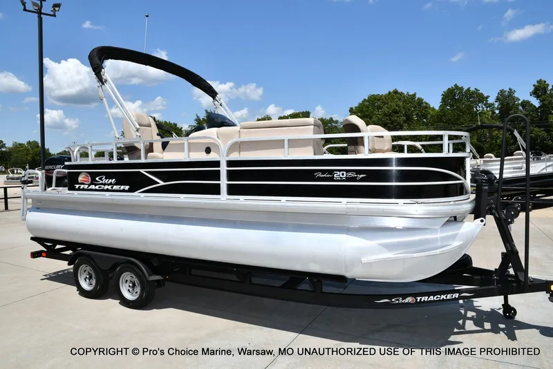 Slide: The Image of Sun Tracker Fishin' Barge 20 DLX 2019 - 79