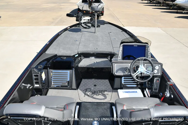 Slide: The Image of Ranger Z520R 2025 - 10