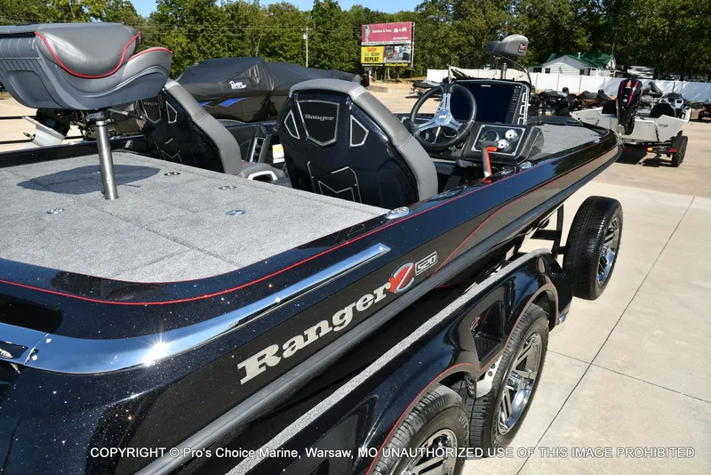 Slide: The Image of Ranger Z520R 2025 - 16