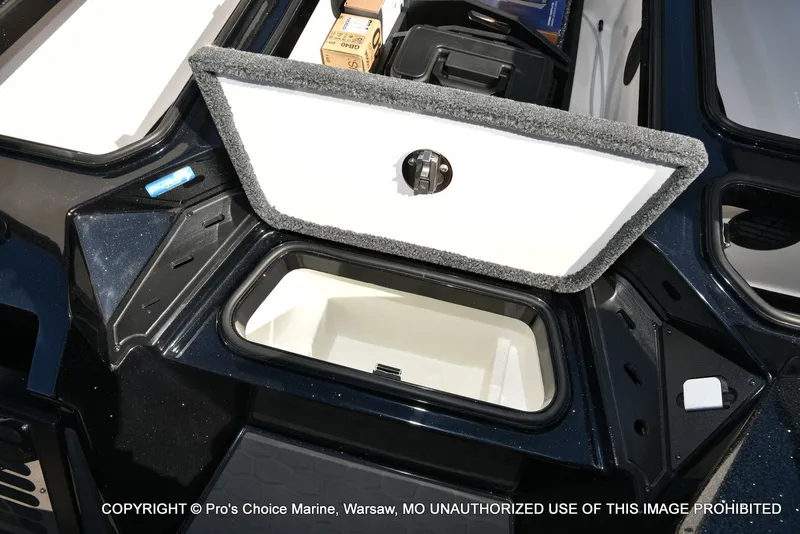 Slide: The Image of Ranger Z520R 2025 - 54