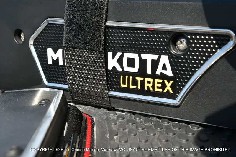 Slide: The Image of Ranger Z520R 2025 - 8