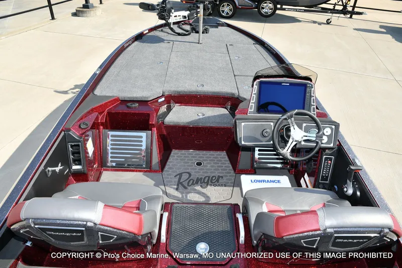 Slide: The Image of Ranger Z521R 2025 - 10