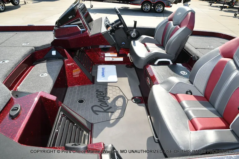 Slide: The Image of Ranger Z521R 2025 - 13