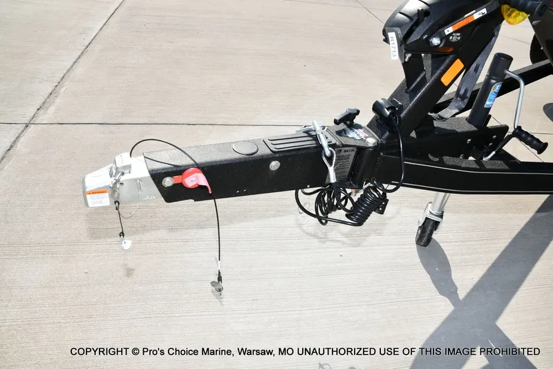 Slide: The Image of Ranger Z521R 2025 - 28