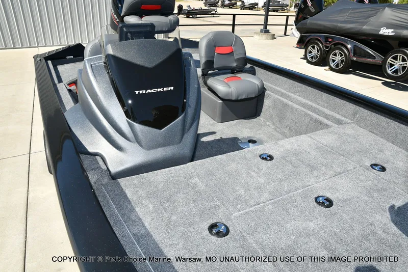 Slide: The Image of Tracker Pro Team 175 Crappie Edition 2025 - 27