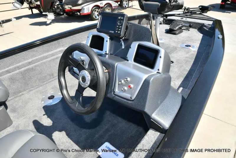 Slide: The Image of Tracker Pro Team 175 Crappie Edition 2025 - 3