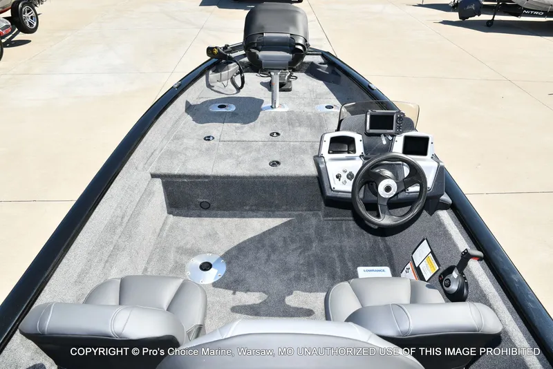 Slide: The Image of Tracker Pro Team 175 Crappie Edition 2025 - 4